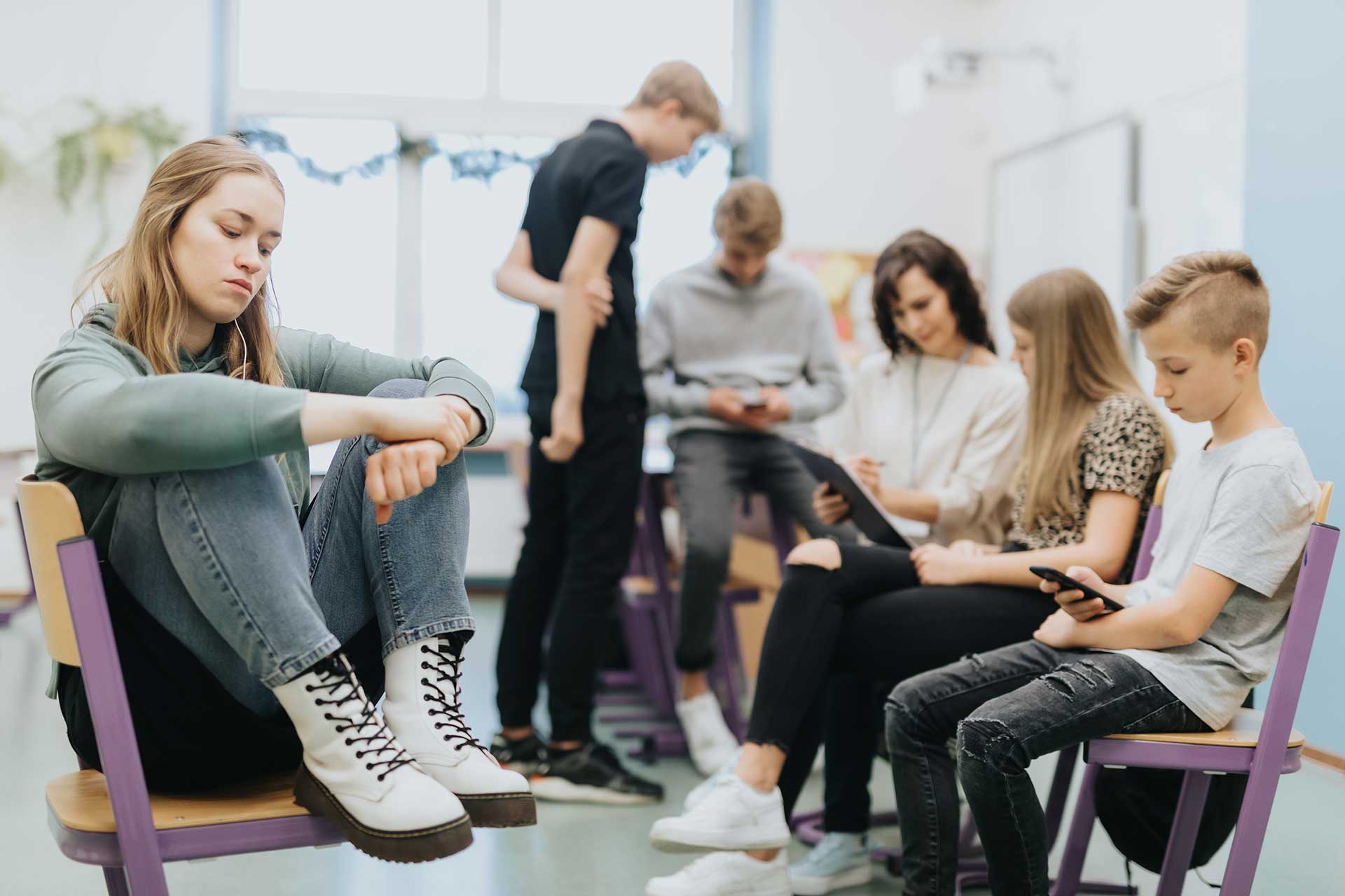children-sit-on-tables-during-extracurricular-acti-JMCTW8C.jpg